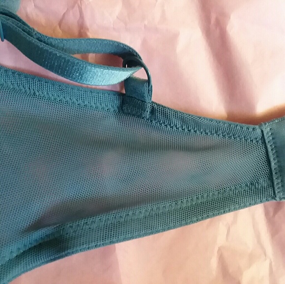 Beautiful NEW VS Very Sexy bra - Picture 4 of 8